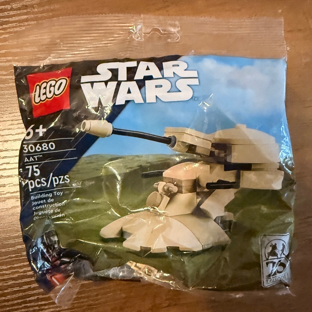 Lego Collection x Target Exclusive 10” Reindeer Minifigure Plush & Lego Set NWT - Picture 4 of 5